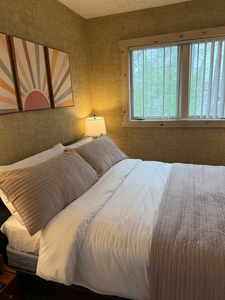 Full bedroom